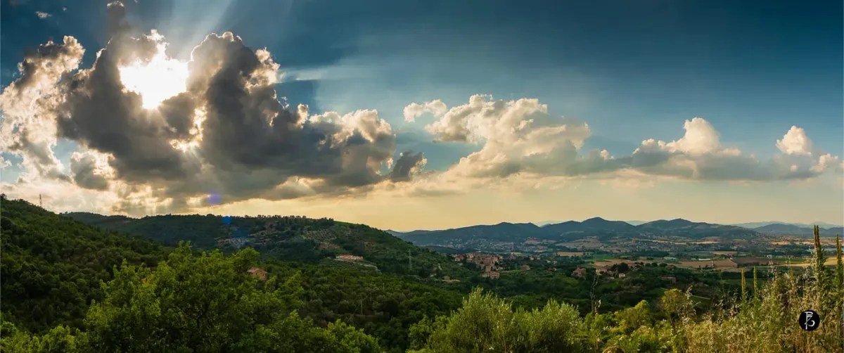 Panorama a 360° — Colline umbre — Borgo medievale — fotografia professionale Paolo Zuchegna