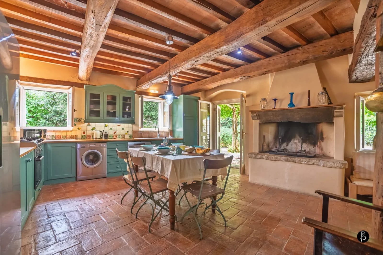 Cucina rustica — Travi in legno — fotografia professionale Paolo Zuchegna