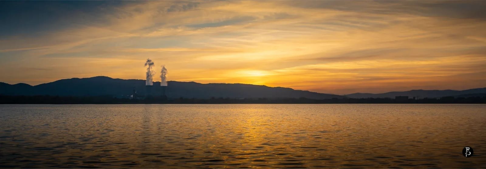 Luce dorata al tramonto — Panorama a 360° — Lago panoramico — fotografia professionale Paolo Zuchegna