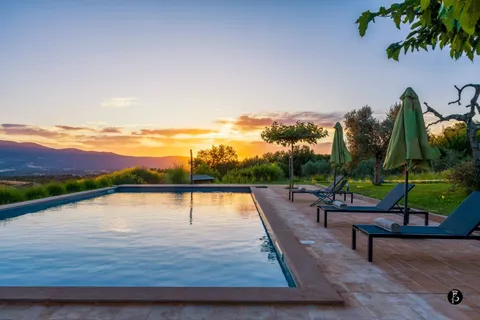 Luce dorata al tramonto — Piscina a sfioro — fotografia professionale Paolo Zuchegna