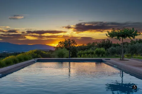 Luce dorata al tramonto — Piscina a sfioro — fotografia professionale Paolo Zuchegna